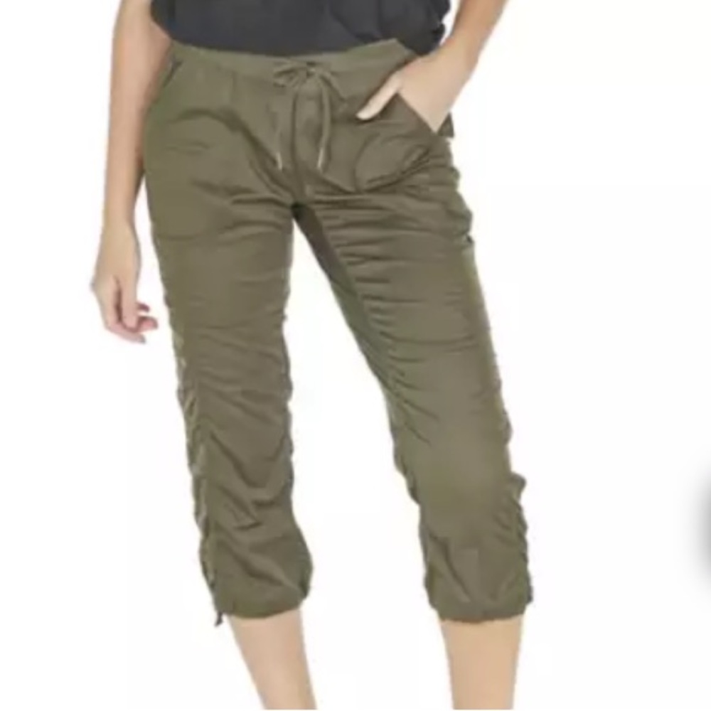 The North Face Aphrodite Capri Pants green Size 6 TNF hiking everyday 5 pockets